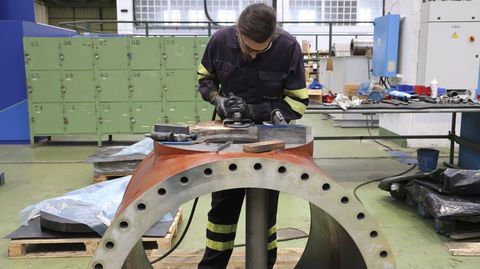 Trabajador de la fbrica de Turbinas, en foto de archivo