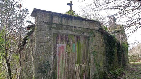 Un recorrido por la aldea abandonada de Mato, en Noia