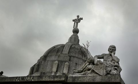 Un paseo por el cementerio de Rubins es imprescindible para conocer la historia reciente de Vilagarca y de sus gentes. 