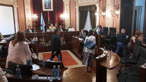 Los concejales de la oposici�n abandonan el sal�n de plenos del Concello de Ourense