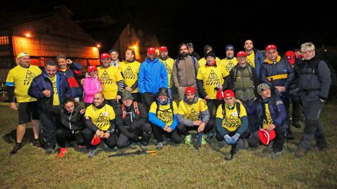  Decenas de trabajadores de Alcoa Avil�s y subcontratas participan en la marcha entre Avil�s y Oviedo, vestidos con camisetas amarillas 