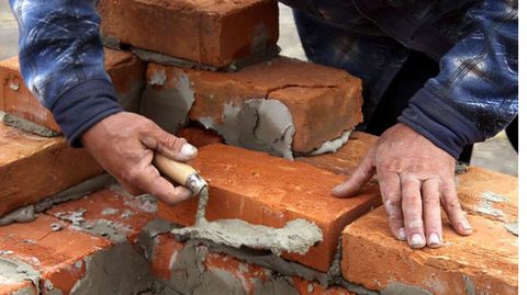 Un trabajador de la construcción