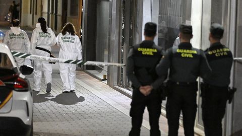 Exterior de la vivienda donde fueron halladas muertas una madre y su hija en Xilxes, Castell�n
