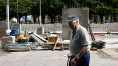 Arriba, futura entrada al aparcamiento prevista en el proyecto de reurbanizaci�n de los Cantones. Abajo, ejemplo del modelo de supermanzana de Barcelona. 