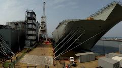 El �Canberra� y el �Adelaide�, los dos megabuques fabricados en Navantia para la Marina de Australia, en el puerto de Melbourne
