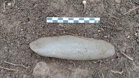 En el yacimiento se encontr� un hacha de piedra pulimentada, una pieza arqueol�gica de un tipo caracter�stico de la Edad del Bronce