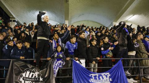 La afici�n del Ourense CF animando a su equipo
