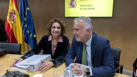 La vicepresidenta primera y ministra de Hacienda, Mar�a Jes�s Montero, y el ministro de Pol�tica Territorial y Memoria Democr�tica, �ngel V�ctor Torres, durante el Consejo de Pol�tica Fiscal y Financiera (CPFF), a 14 de enero de 2026, en Madrid (Espa�a).
