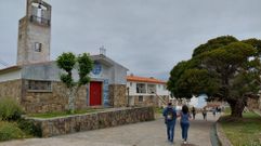 Visitantes en Curro, el n�cleo principal de la isla de Ons