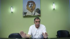 El retrato del Che preside uno de los salones del Ayuntamiento de Oleiros