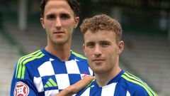 Azael y Endika con la tercera equipaci�n del Racing