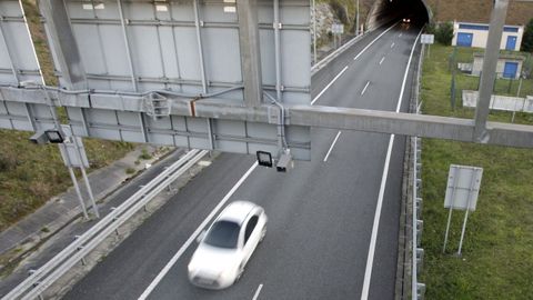 Radar de tramo en el t�nel de O Sartego, en la AP-9