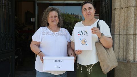 El AMPA del Centro de Educaci�n Especial entreg� las 4.953 firmas en Ravella