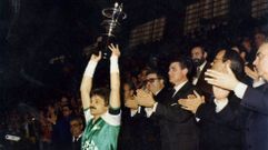 Gil levanta la primera Liga del Liceo