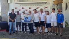La tripulaci�n del Mirfak tras la regata celebrada en A Coru�a.