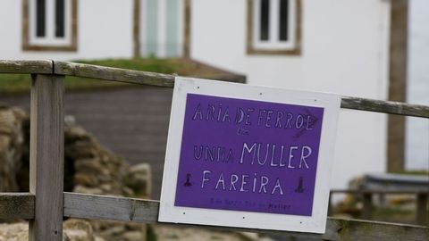 Cartel feminista de la farera del faro de Priorio, Ferrol