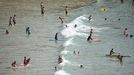 Las altas temperaturas del agua invitan a ba�arse en el mar, como se ve en esta foto de Foxos, en Sanxenxo