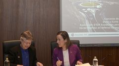 Jeanne Picard y Ethel V�zquez, este mi�rcoles durante la firma del convenio para mejorar la seguridad vial en el entorno de colegios y centros de mayores