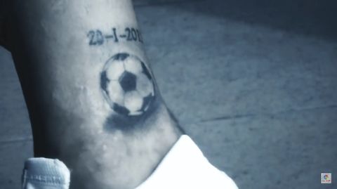 Bal�n de f�tbol con la fecha de su deb�t en Primera Divisi�n