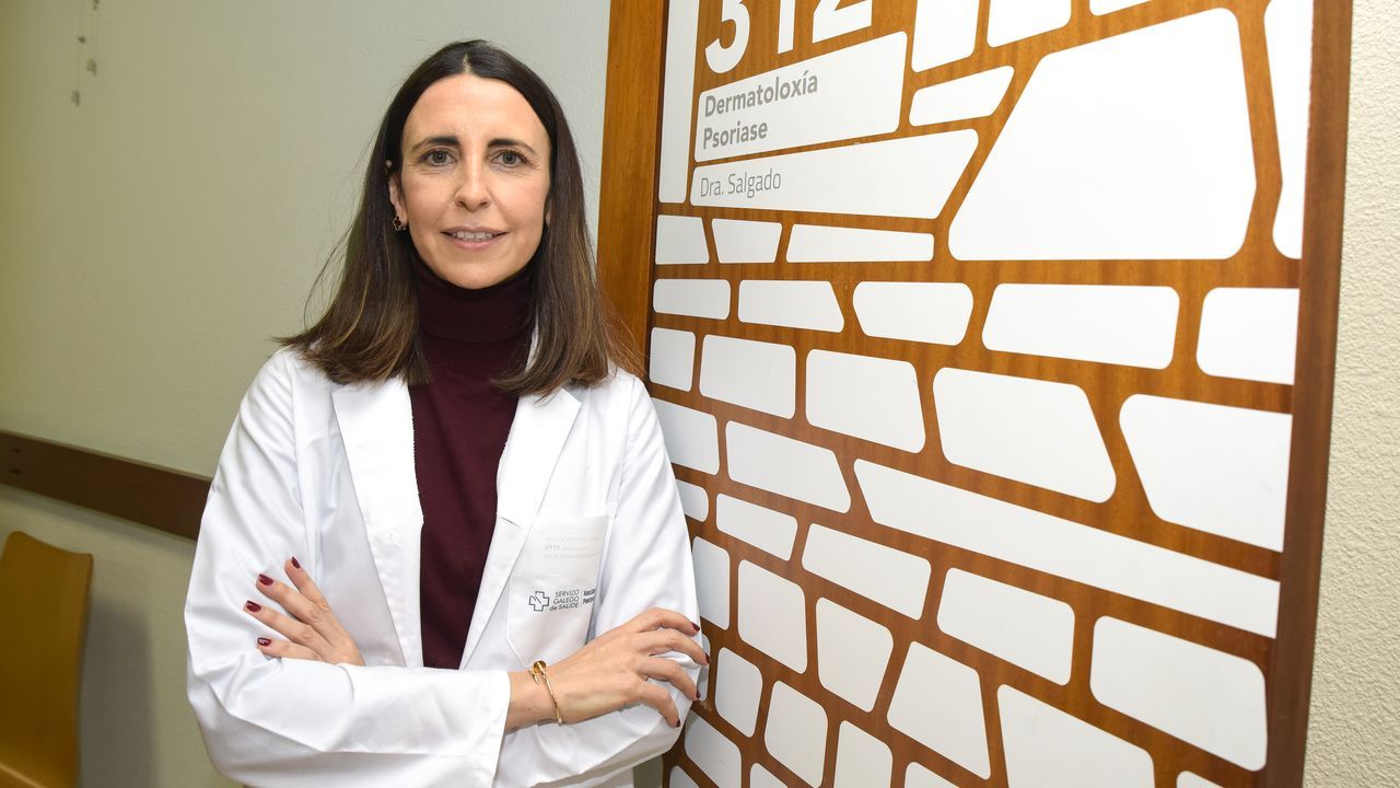 Laura Salgado, dermatóloga del CHOP pontevedrés:«En la psoriasis hemos  pasado de controlar los brotes a normalizar completamente la piel»