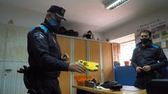 En una imagen de archivo, agentes de la Polic�a Local de Padr�n, en la jefatura del cuerpo