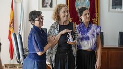 Paula Carballeira coas directoras da MIT, Sabela Mendoza e Gena Baamonde.