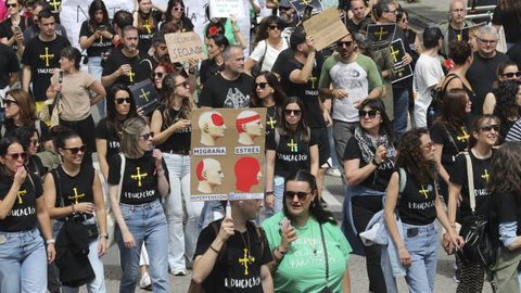 Profesores de la educaci�n p�blica protestan por las calles de Oviedo