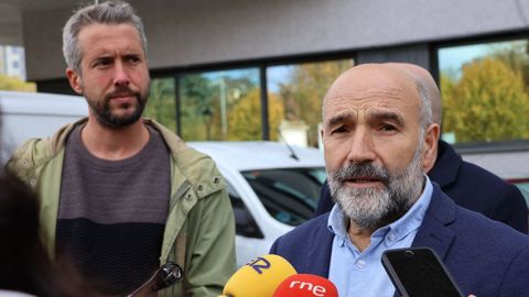 Nstor Rego (derecha), acompaado por Rubn Arroxo (izquierda)