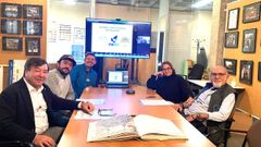 De derecha a izquierda: Alberto Mu�iz (T�o Alberto), fundador de la CiudadEscuela Muchachos (CEMU), Ma�a Ord��ez, directora general de la CEMU, Jaime G�mez, responsable de Operaciones y Finanzas de la CEMU, Juan Sebasti�n Campo, coordinador regional de Benposta Naci�n de Muchachos Colombia, y Bartolom� Pidal, presidente la Asociaci�n Cultural Padre Silva.