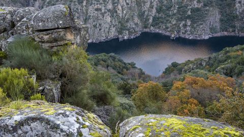 Una vista del cauce del Sil desde el mirador natural de As Fontias