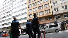 La Polic�a Local de A Coru�a acudi� a la ronda de Nelle tras caer una ventana de un quinto piso