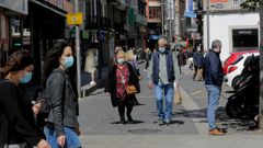 R�a Nova ser� peatonalizada de forma permanente. Ayer, con el tr�fico cortado en San Andr�s, estaba llena de transe�ntes