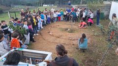 Los alumnos del colegio de Cadreche asistieron a la presentacin del proyecto de renaturalizacin del patio de juegos