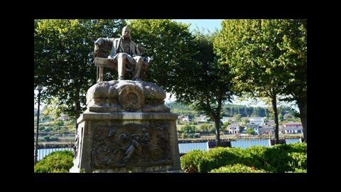El parque de Navia y el monumento a Ram�n Campoamor