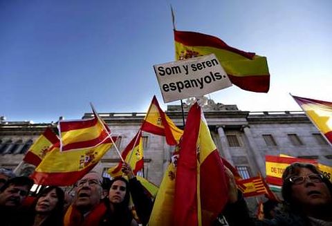 Algunos catalanes hicieron del d�a de la Constituci�n un acto contra la independencia. 