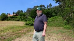 Jos� Manuel Caram�s en una de las fincas para las que contrat� el servicio del Seaga en Moimenta