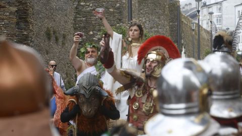 El dios Baco, de paseo por la ciudad