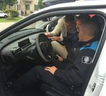 Rueda, en el centro de la foto, entreg� el coche en Mar�n.