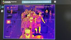 Una pantalla muestra un control de temperatura en el Aeropuerto Adolfo Su�rez Madrid-Barajas