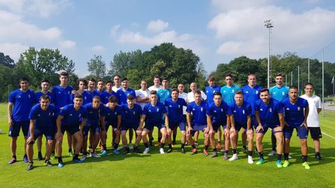 Foto grupal del Vetusta en el primer entrenamiento