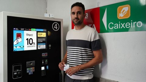 Pedro Mateo, residene en Vigo, en el estacionamiento de Urzaiz.