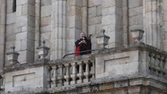 Bieito Romero interpreta el himno de Ourense