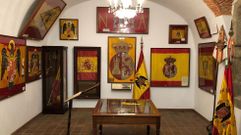Sala 7 del museo ferrolano, donde se muestra la evoluci�n her�ldica de la ense�a nacional desde el siglo XVIII.