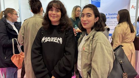 CHAVALES.Tatiana y Elisa, alumnas de Logopedia en la UDC