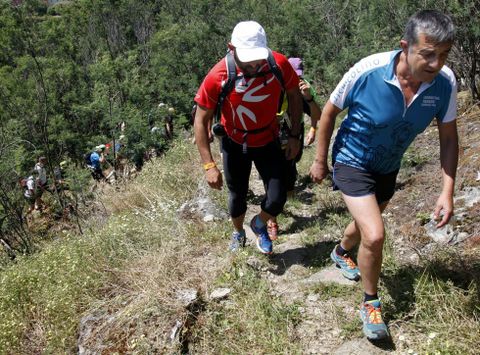 En la imagen del a�o pasado, los participantes pasando por un camino pedregoso de la sierra. 