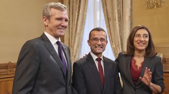 Alfonso Rueda, el nuevo conselleiro de Medio Ambiente, Nicolas V�zquez; y �ngeles V�zquez, que pasa de esa cartera a Pol�tica Social.