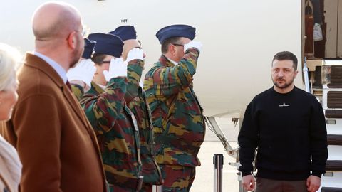 El presidente de Ucrania, Volodomir Zelenski, a su llegada a Bruselas para da un discurso en la Euroc�mara