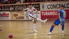 David Pazos, en un lanzo del encuentro ante el Pescola.