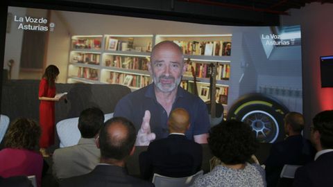 El periodista Antonio Lobato, ovetense, no se quiso perder el centenario.