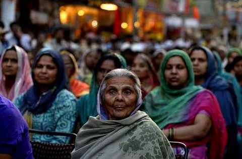 Partidarias del nacionalista Modi participan en un mitin celebrado en Nueva Delhi.